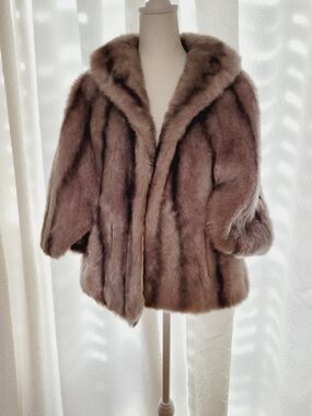 Vintage Luxurious Grey Faux Fur Short Cape- Elegant Women's Jacket